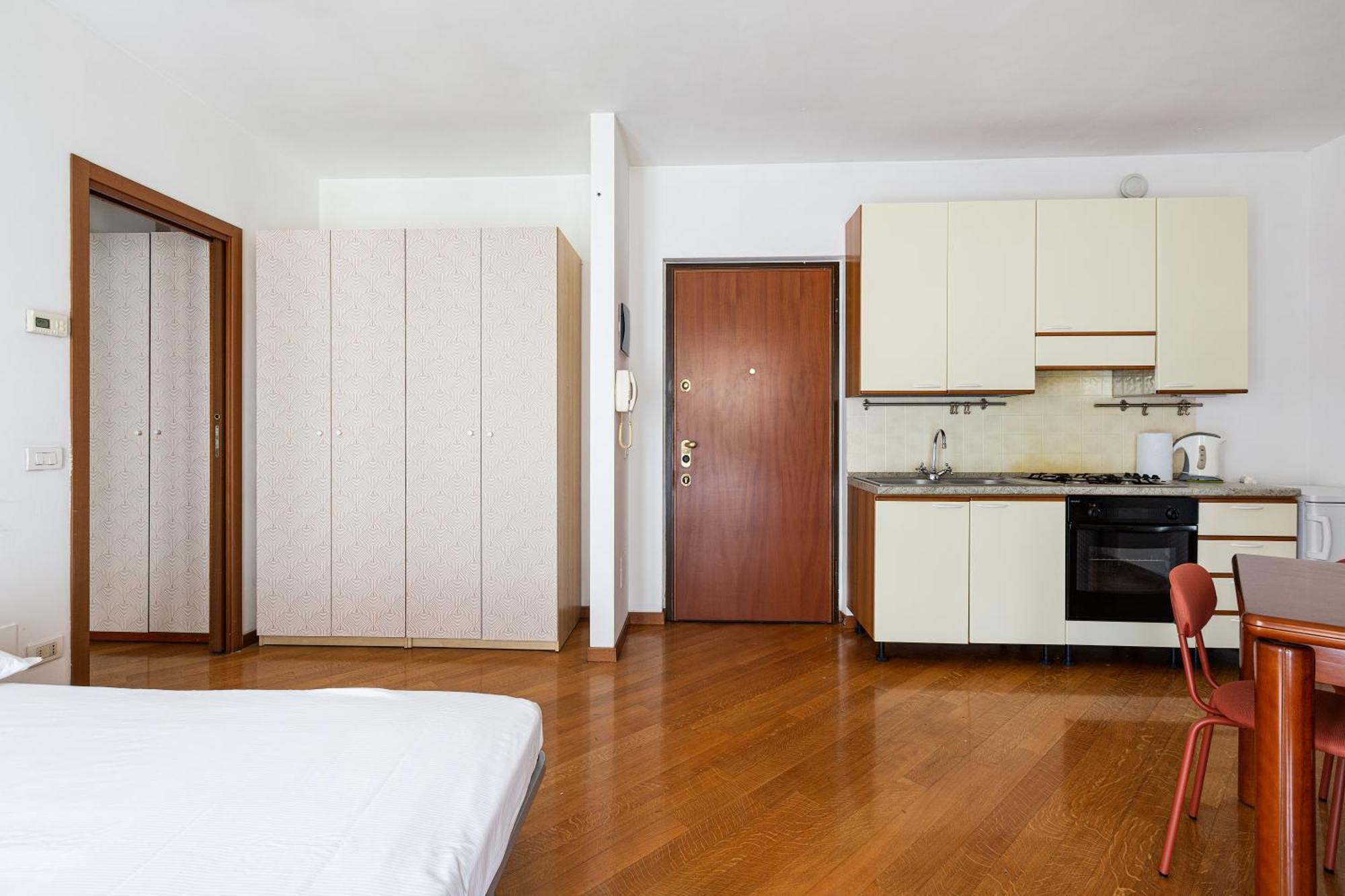 Cosy Studio With Balcony & Private Garage ミラノ エクステリア 写真